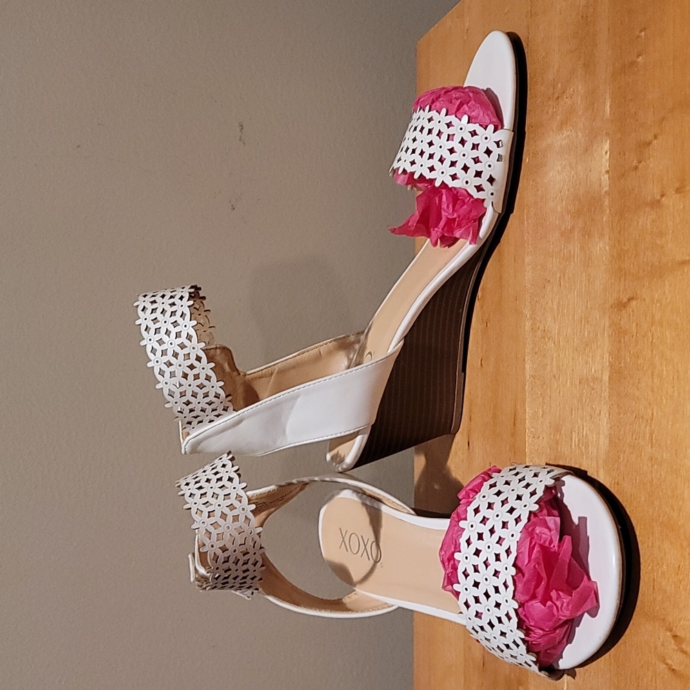 XOXO ANKLE STRAP WEDGE SANDALS. SIZE 8.5